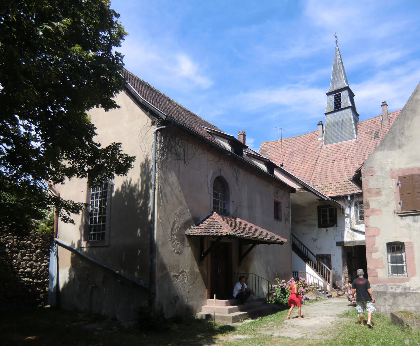 Kirche und Geburtshaus in Kaysersberg von hinten