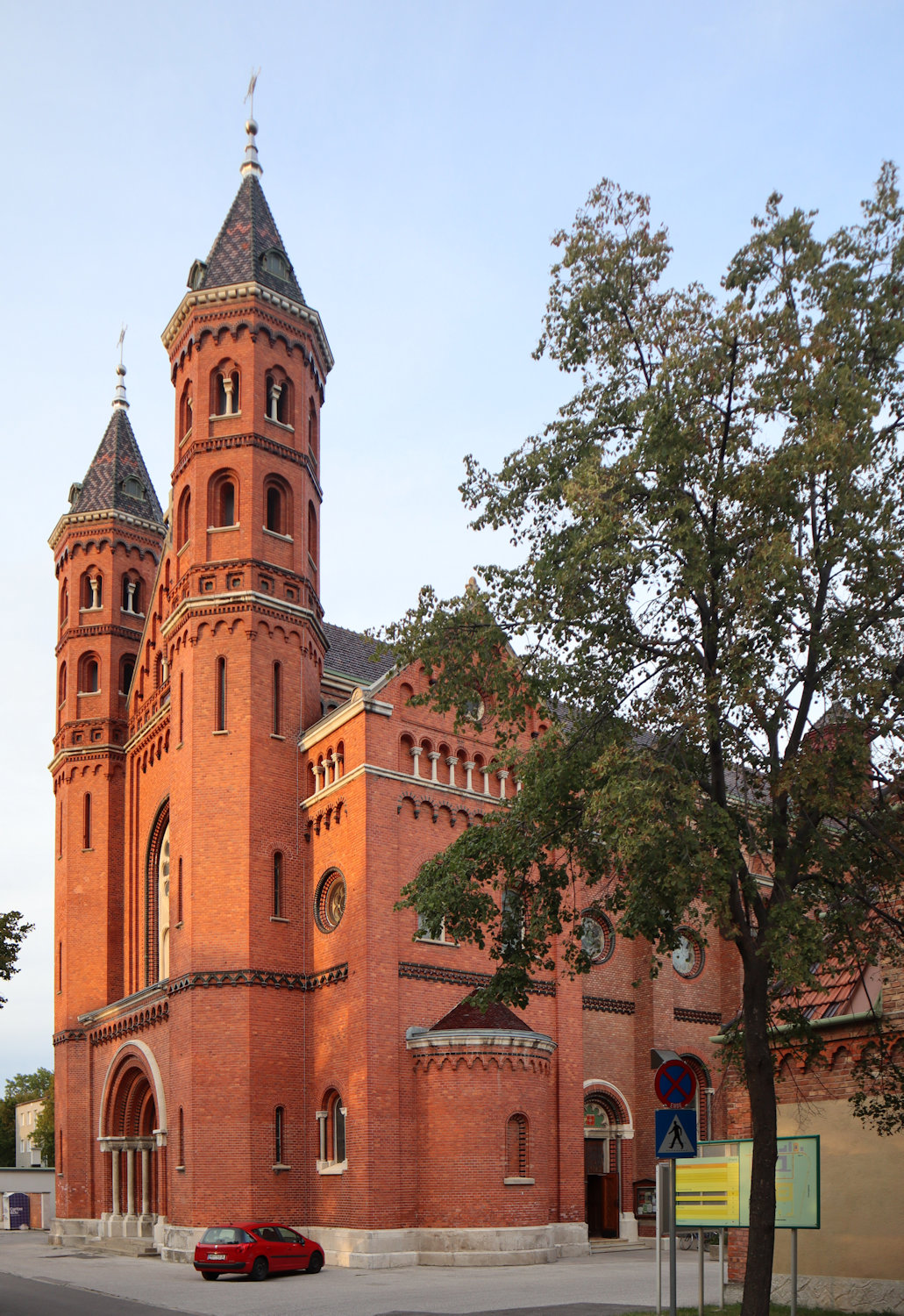 Die 1900 bis 1913 gebaute Kirche des Internationalen Missionspriesterseminars St. Gabriel</a> in Maria Enzersdorf
