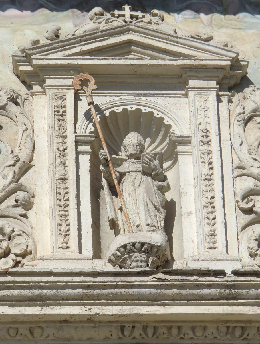 Statue an der Kirche San Cecilio