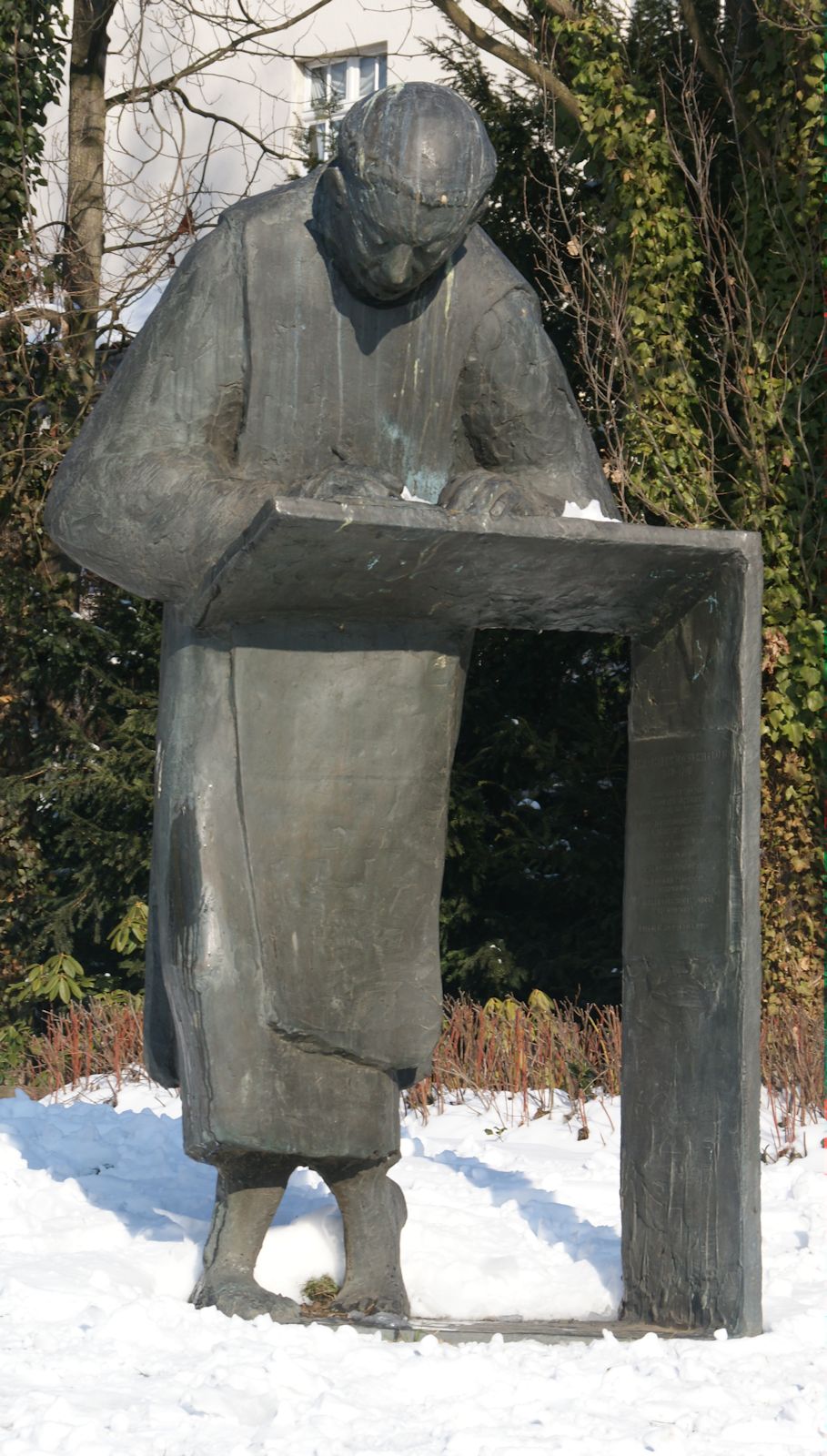 Ernemann Sander: Bronzestatue, 1991, in Königswinter-Dollendorf 