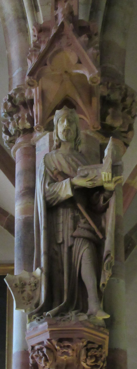 Statue in der ehemaligen Klosterkirche in Wissembourg