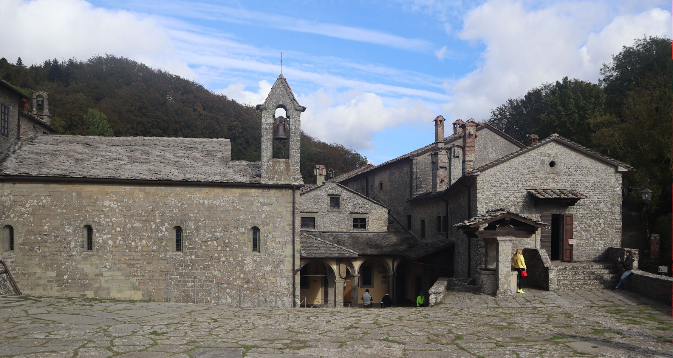 Kirche Santa Maria degli Angeli, die ursprüngliche Kirche, und Klostergebäude auf dem Felsen La Verna