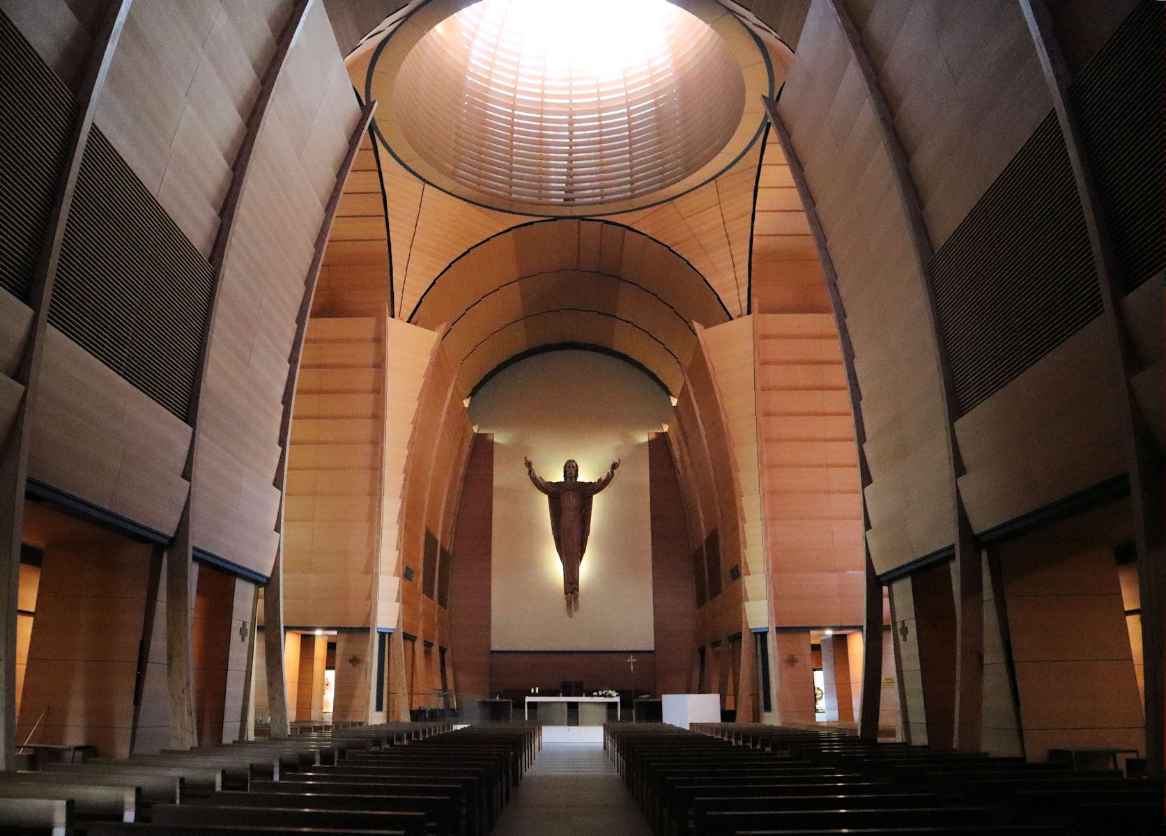 Kirchenraum des Sanktuariums Colle Don Bosco