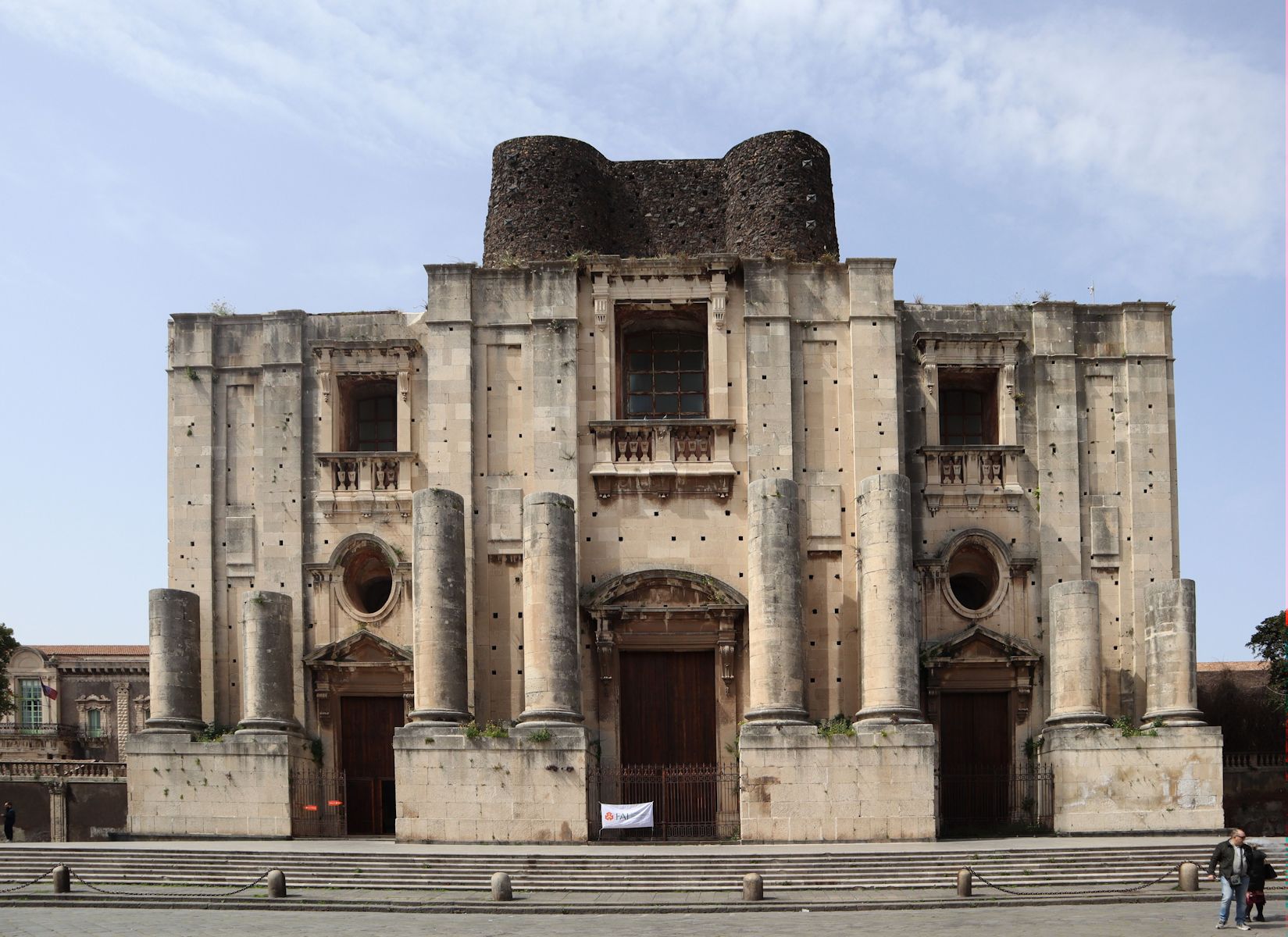 Kirche San Niccolò l'Arena in Catania, schon von J. W. Goethe zunächst mit einem Königspalast verwechselt