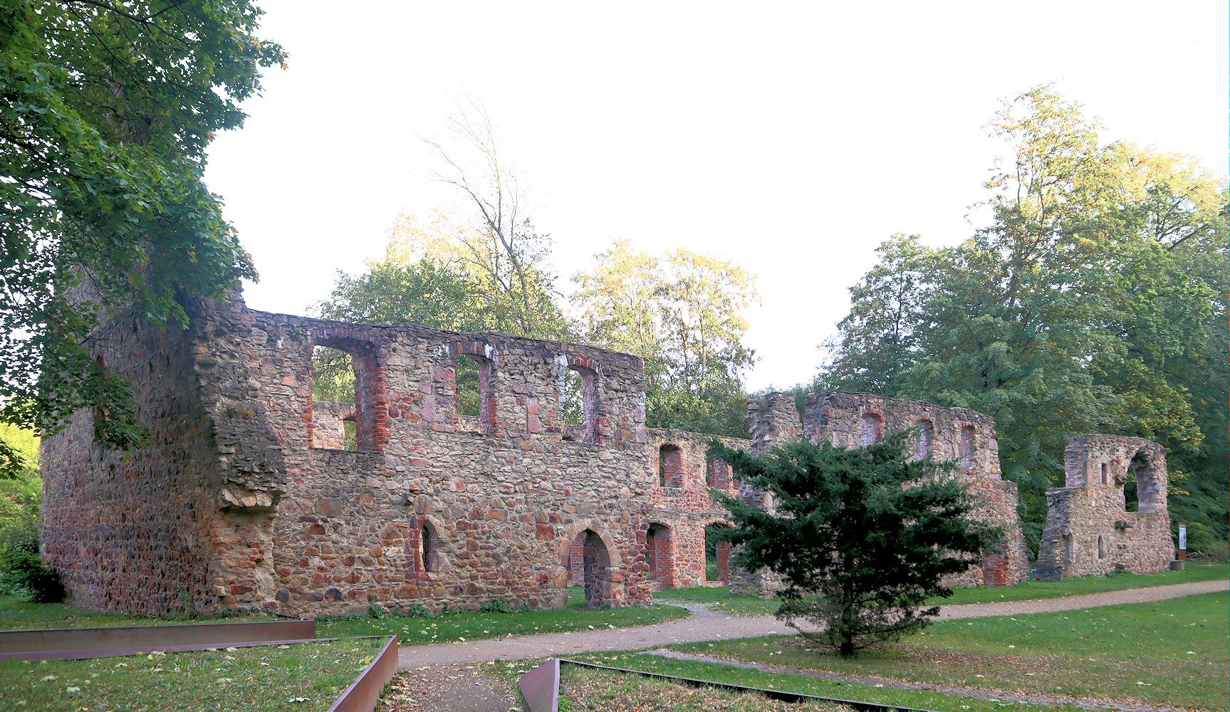 Ruine des Kapitelsaals und Dormitoriums des früheren Klosters in Nimbschen