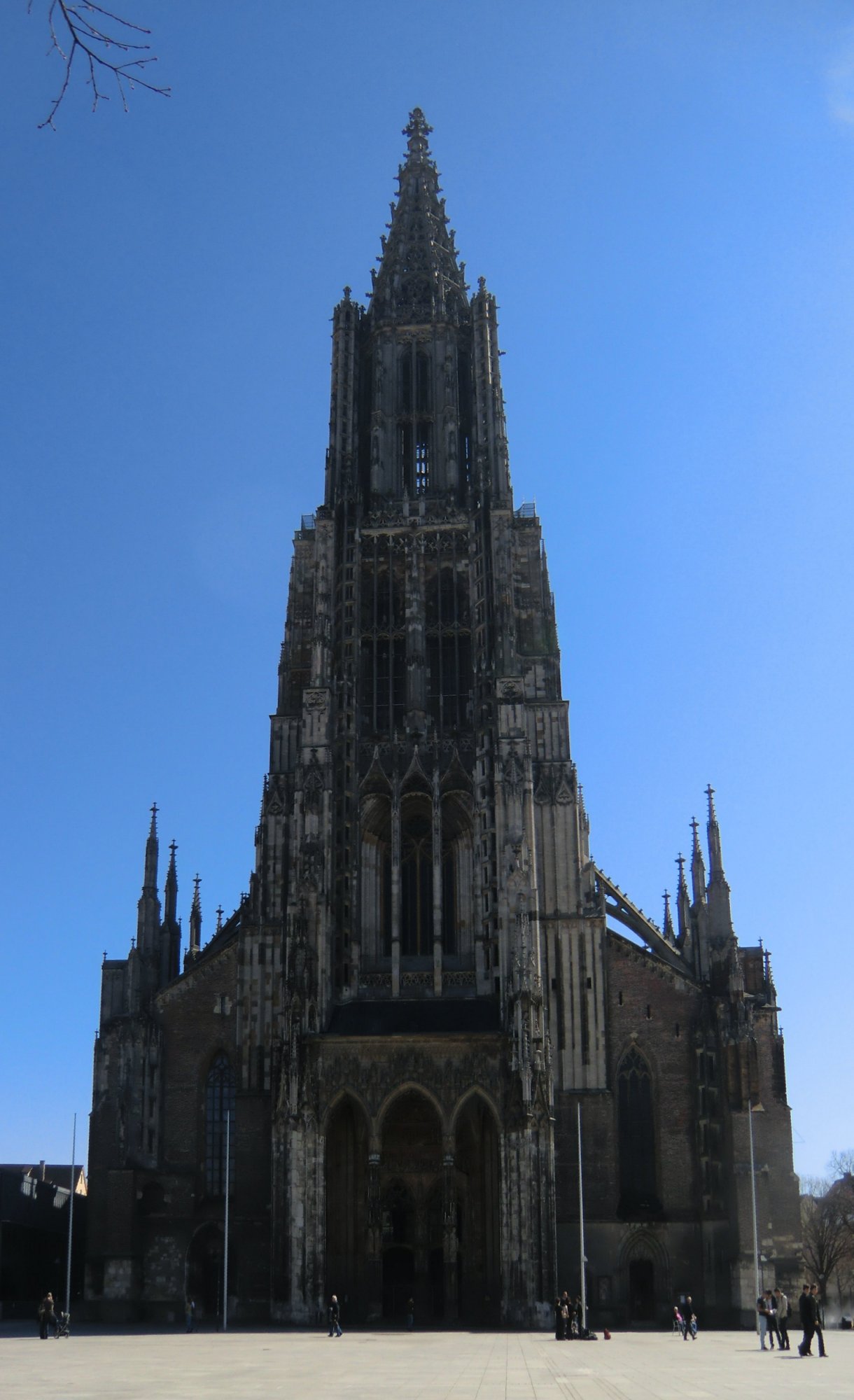 Das Münster in Ulm, 1494 fertiggestellt bis auf den 1890 vollendeten, heute berühmten höchsten Kirchturm der Welt