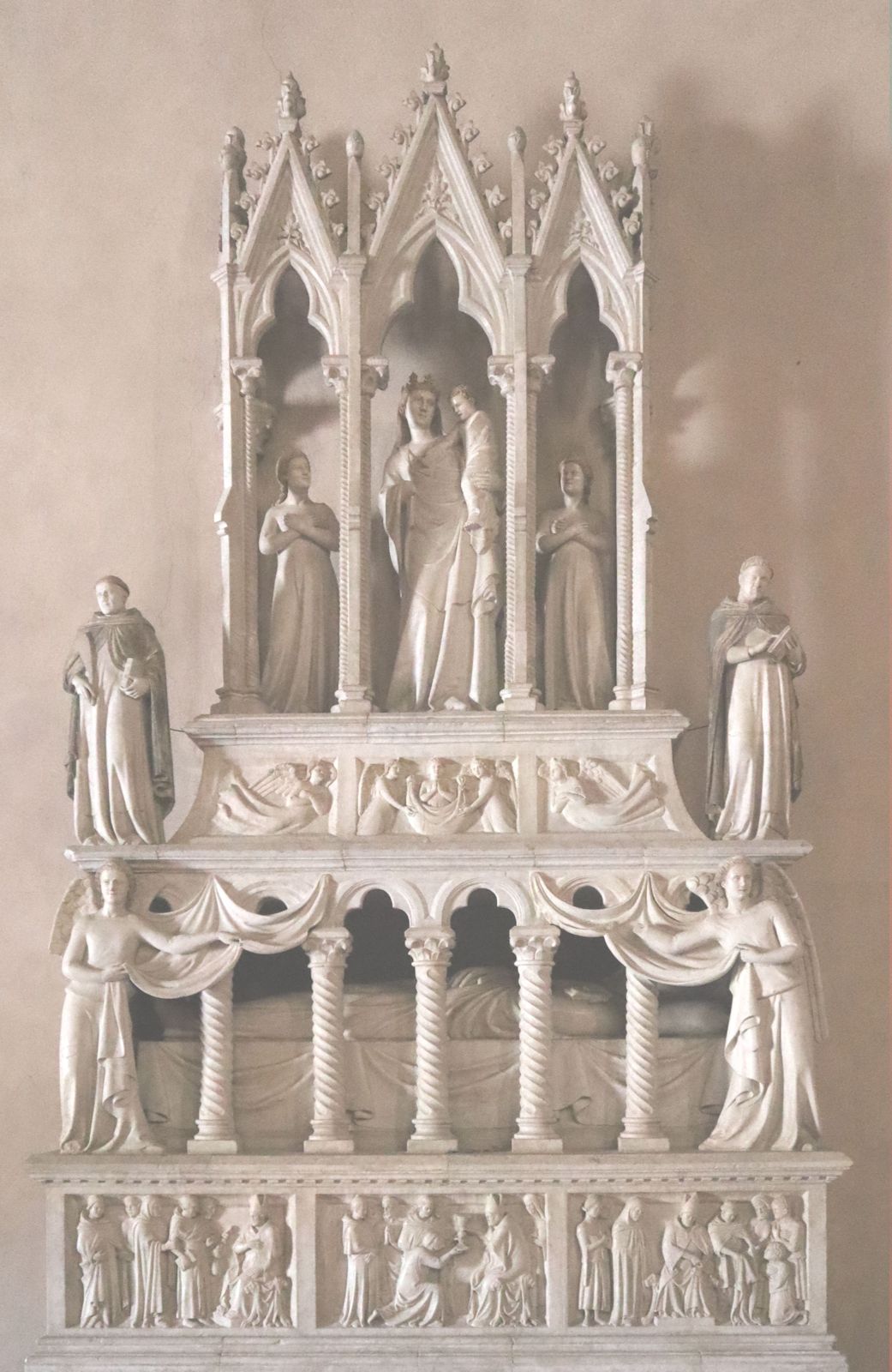 Andrea Pisano und Nino Pisano: Grabdenkmal, um 1345, ist in der Kirche Santa Caterina d'Alessandria in Pisa
