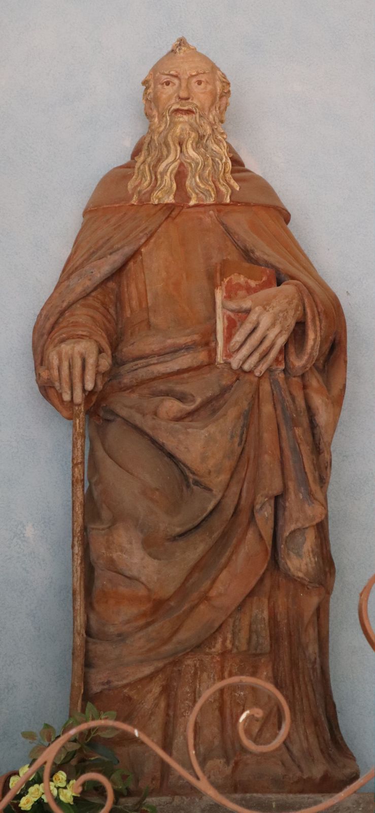 Statue in der Klosterkirche San Vivaldo