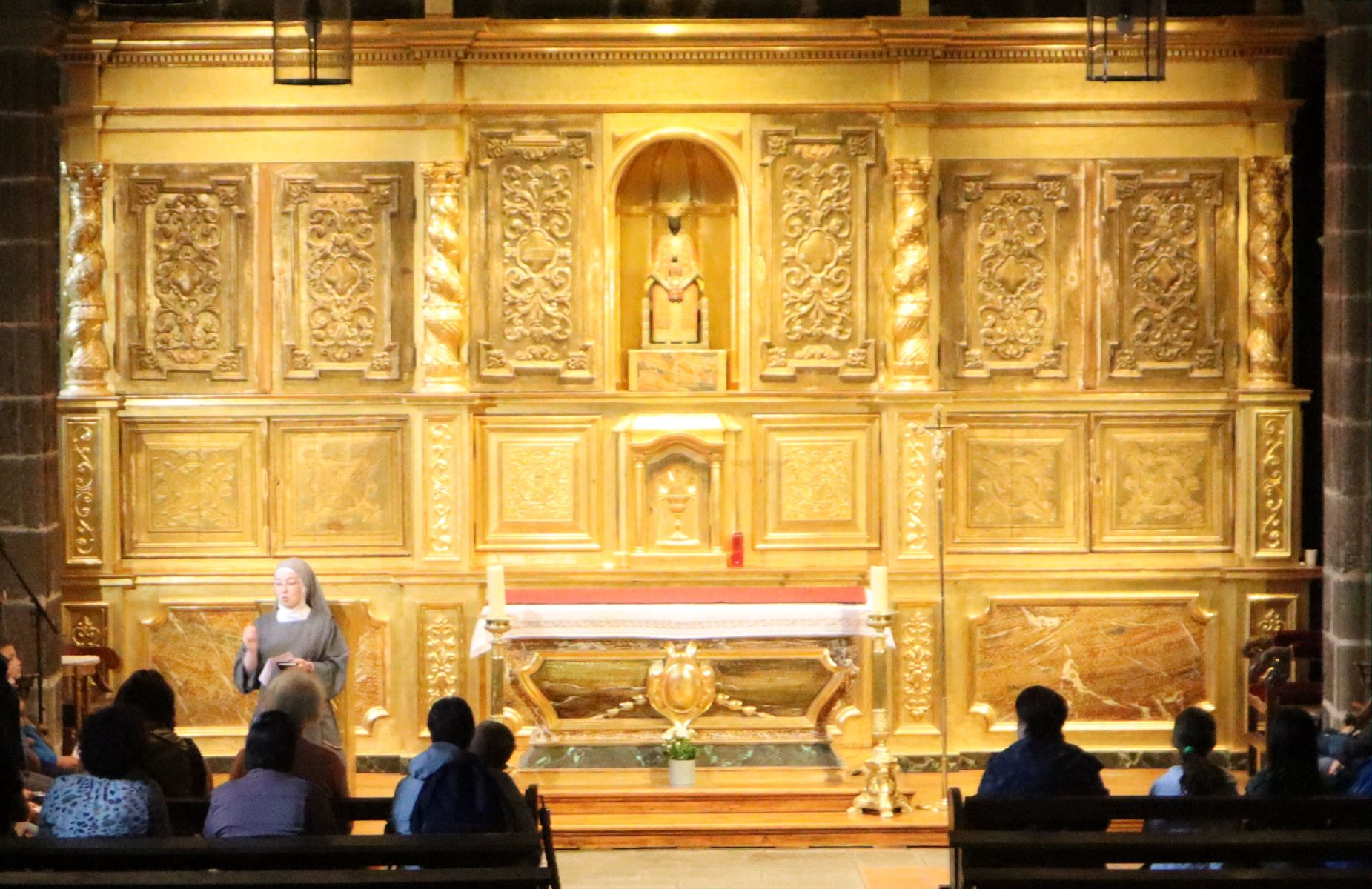 Altar der Kapelle des heiligen Sakraments in der Kathedrale in Le Puy-en-Velay