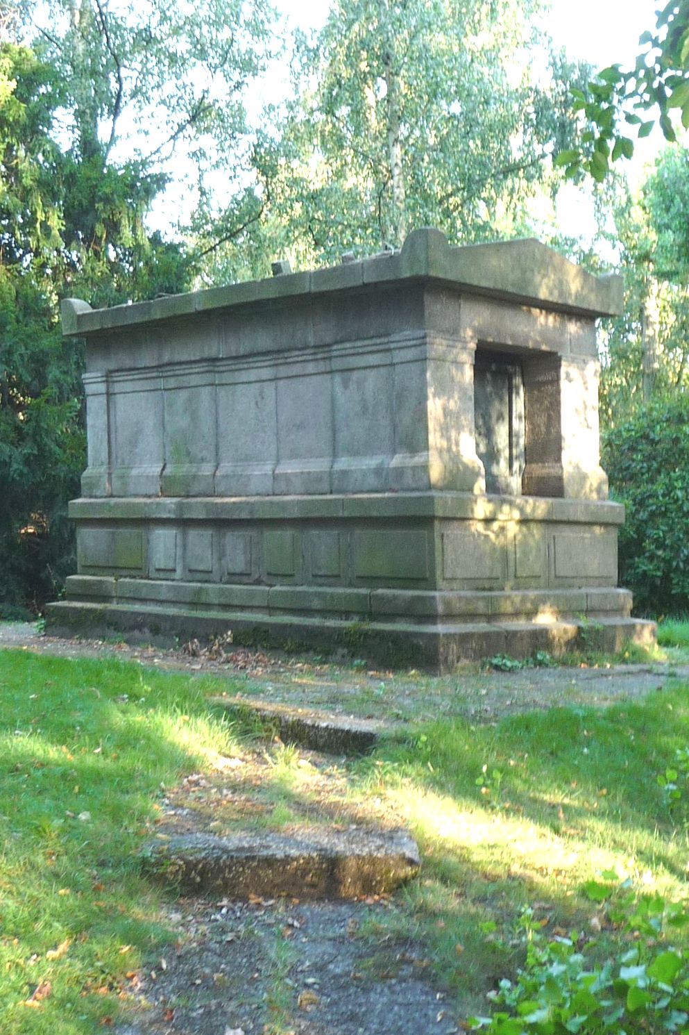 Mausoleum der Familie Sieveking wurde auf dem Alten Hammer Friedhof in Hamburg