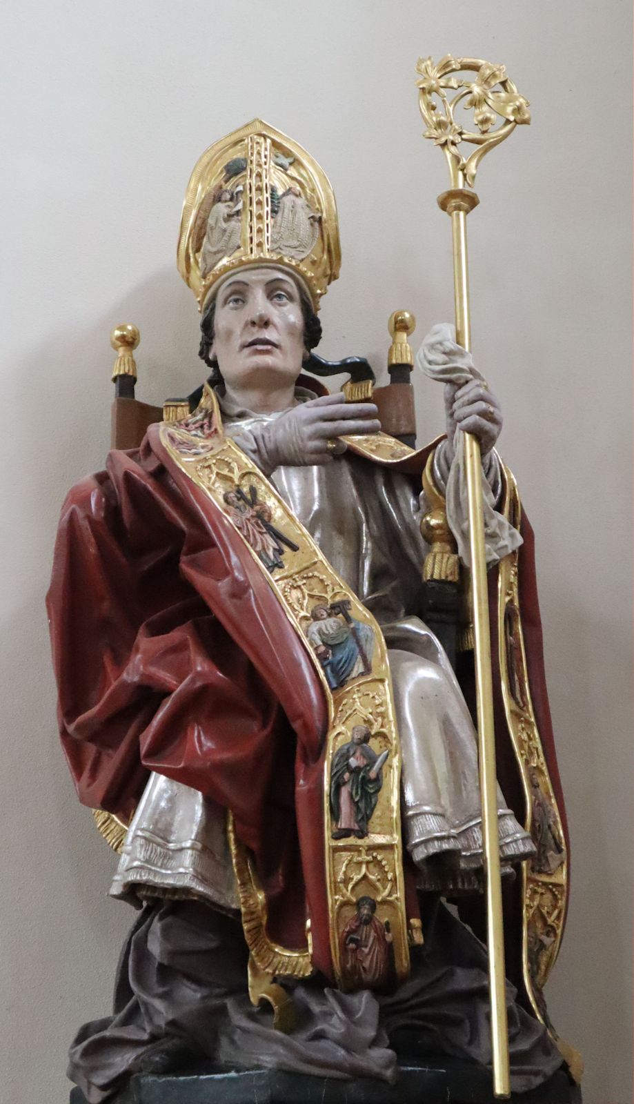 Statue in der Pfarrkirche in Michelbach-le-Haut bei Mulhouse im Elsass