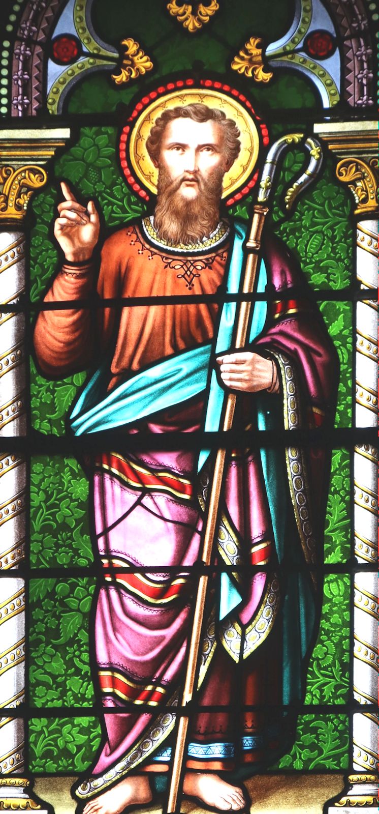 Glasfenster in der Prikt von Clermont geweihten Kirche Saint Priest in Volvic bei Riom