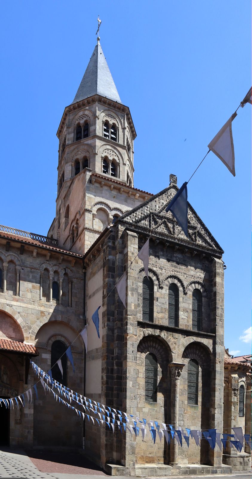 Kirche Notre-Dame-du-Port in Clermont-Ferrand
