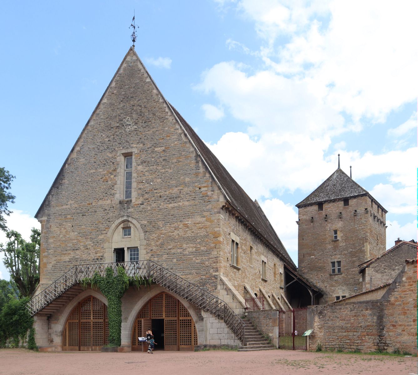 Kornspeicher und Mühlenturm, erbaut im 13. Jahrhundert im Kloster Cluny