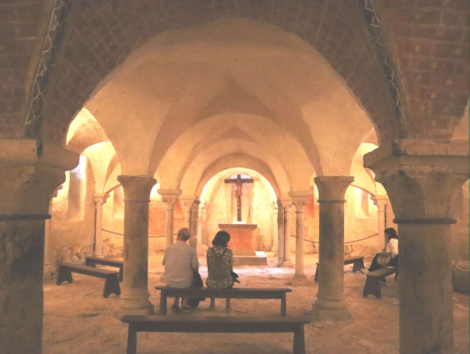 Krypta der Basilika Sainte-Marie-Madeleine in Vézelay