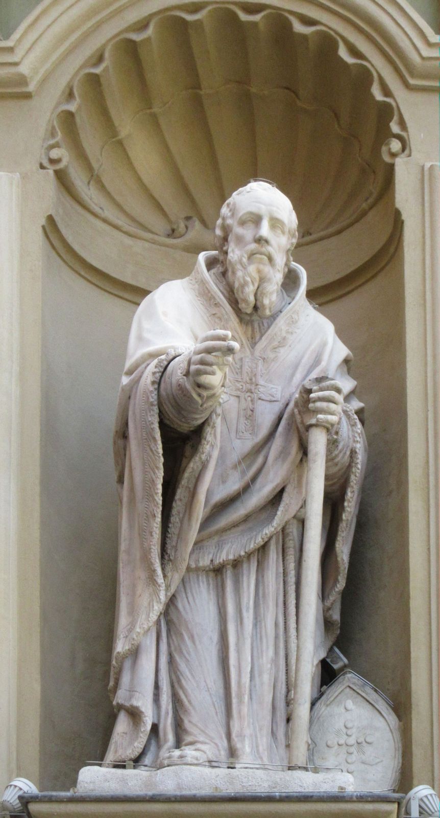 Statue an der Kathedrale in Nizza