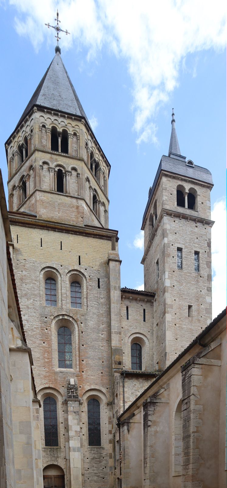 Reste der Kirche des Klosters Cluny heute