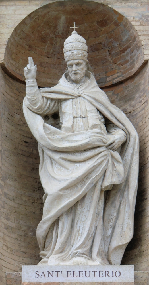 Statue an der Kollegiatskirche San Leonardo in Cupramontana bei Ancona