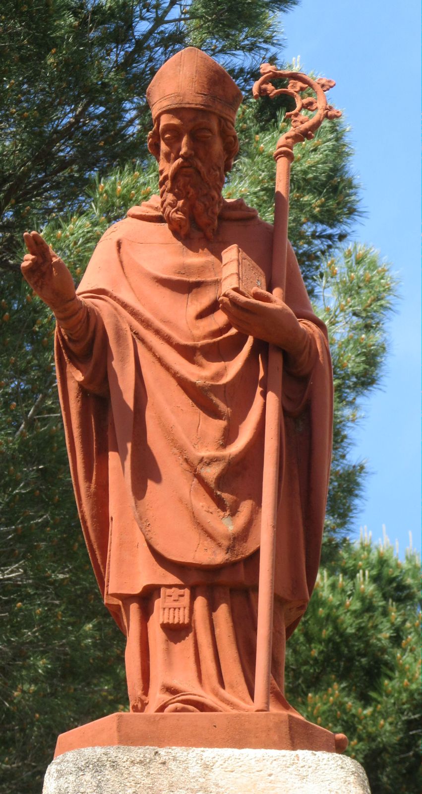 Statue in Beaumont-de-Pertuis bei Aix-en-Provence, auf dem Gelände eines ehemaligen Priorats des Klosters Saint-Honorat