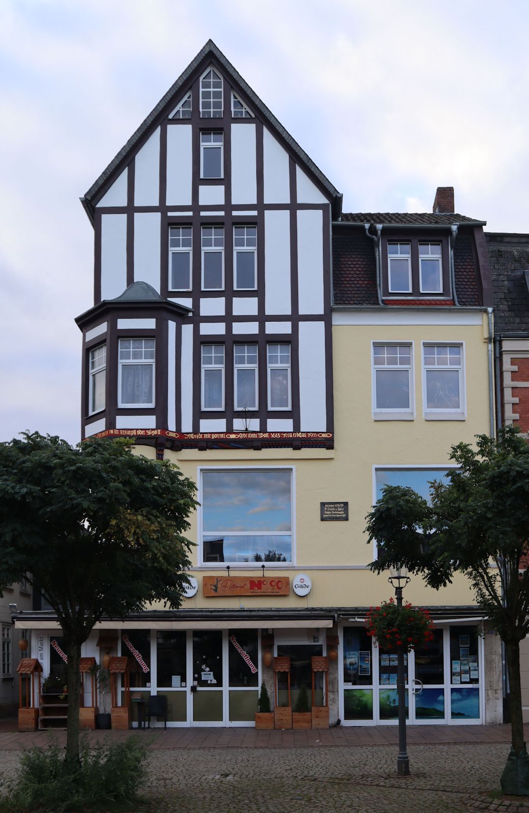 In diesem Haus wohnte Spee während seines Aufenthaltes in Peine 1628 bis 1629, woran eine Gedenktafel am Haus erinnert