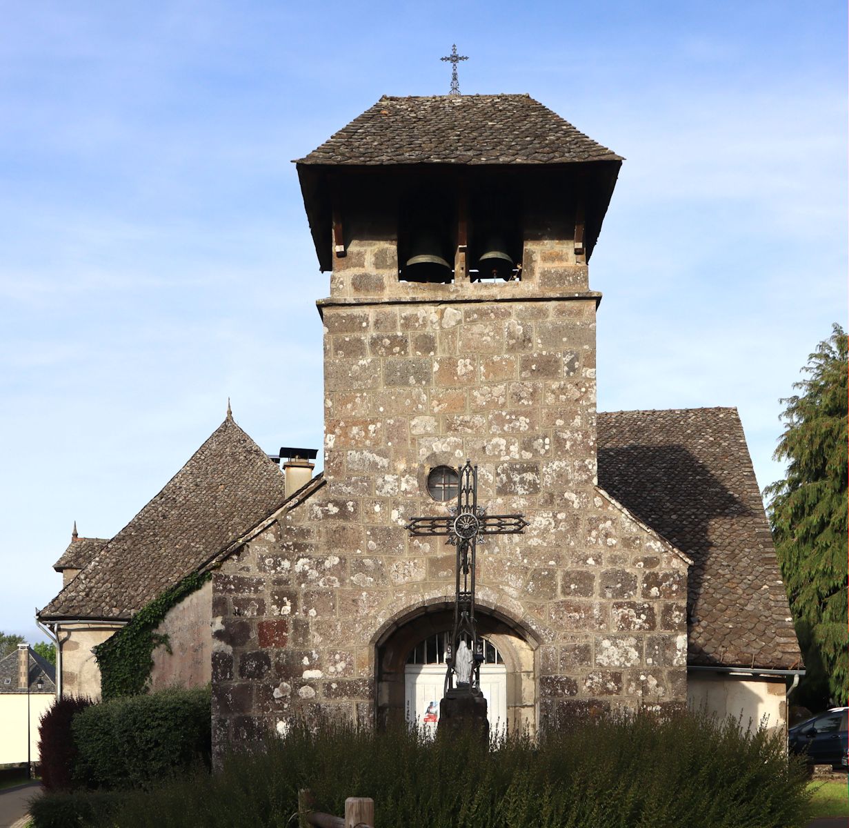 Kirche</a> im kleinen Dorf Besse