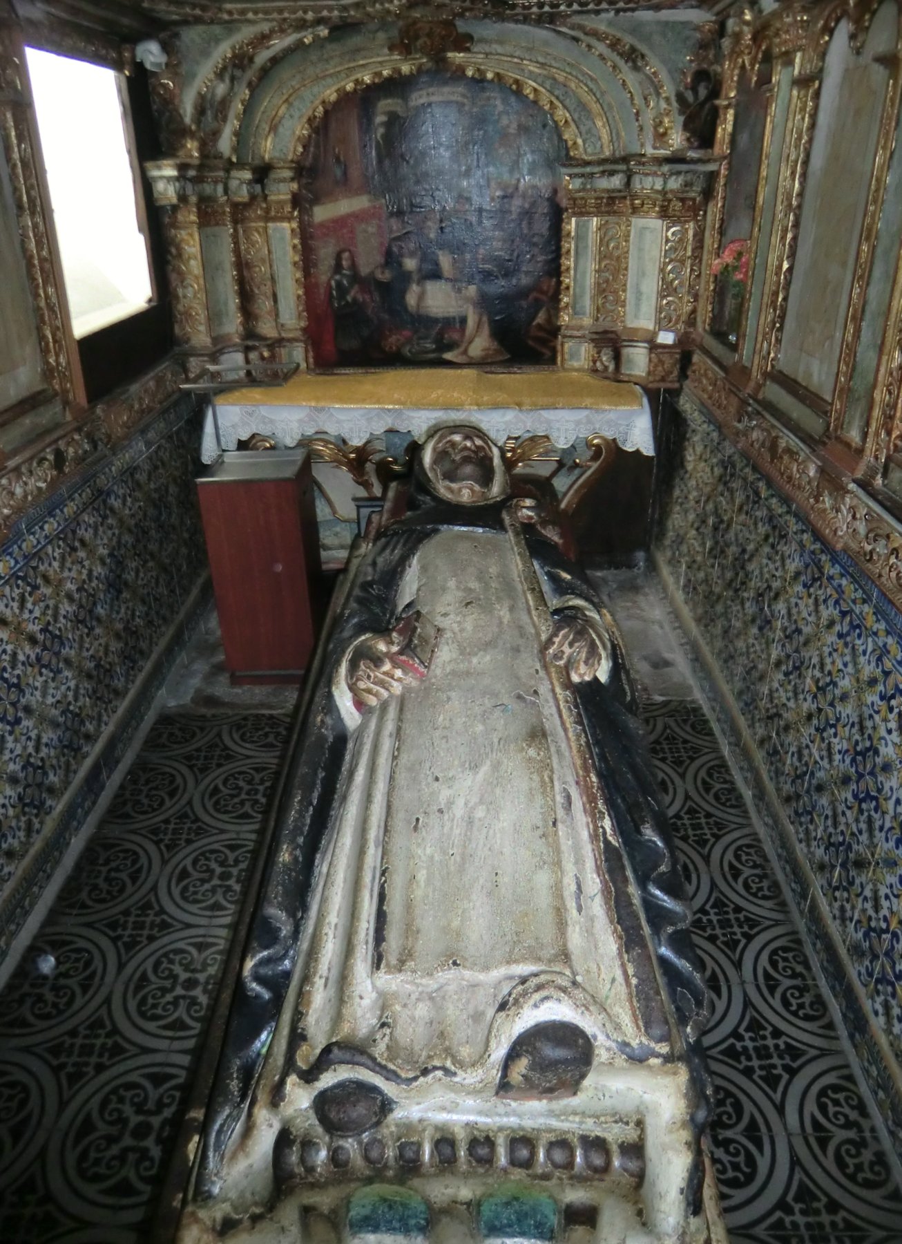 Gundisalvus' Grab in der Seitenkapelle der Klosterkirche in Amarante