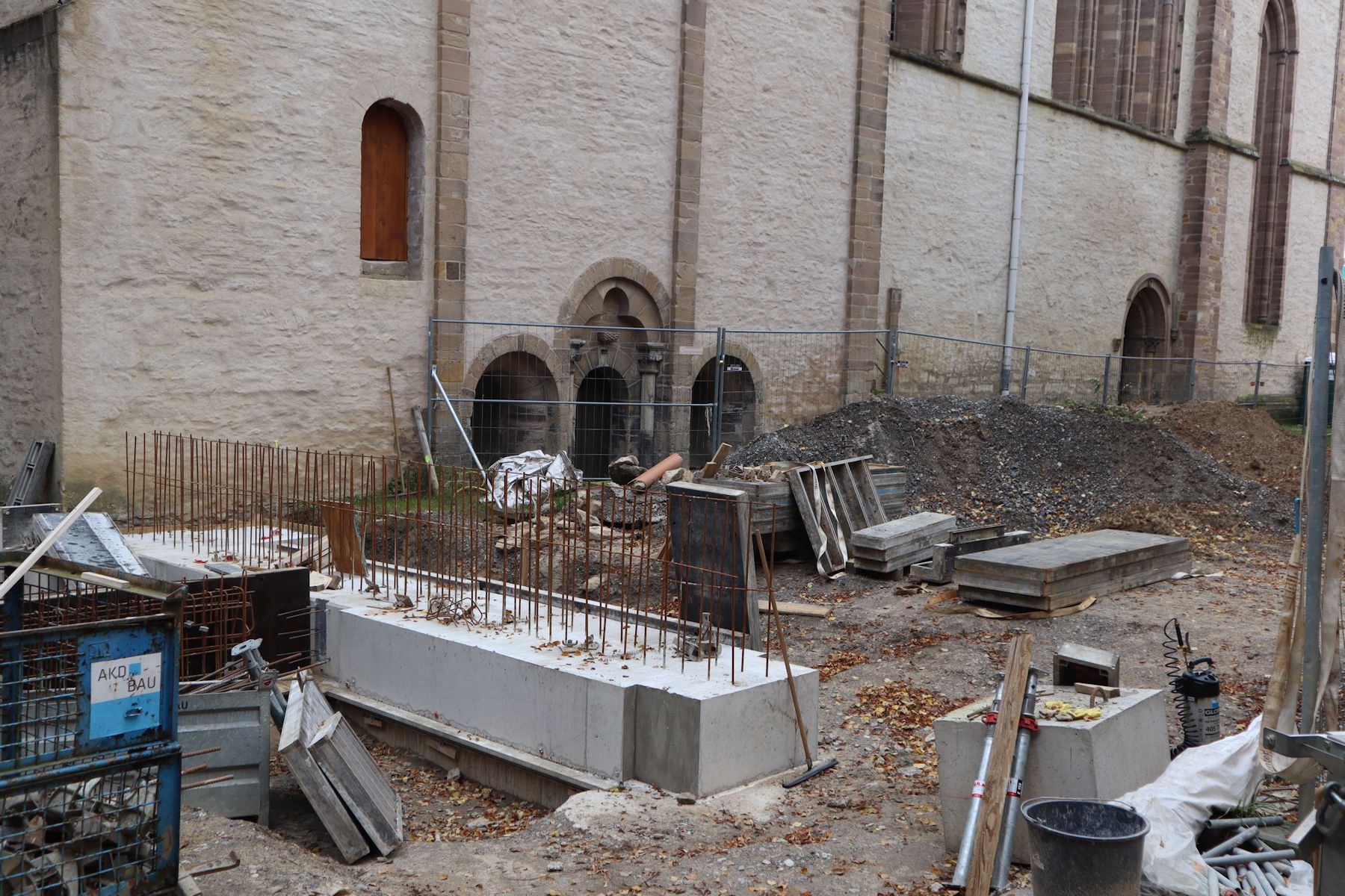 Baustelle zur Sichtbarmachung der archäologischen Befunde über das ehemalige Frauenkloster am Münster in Herford