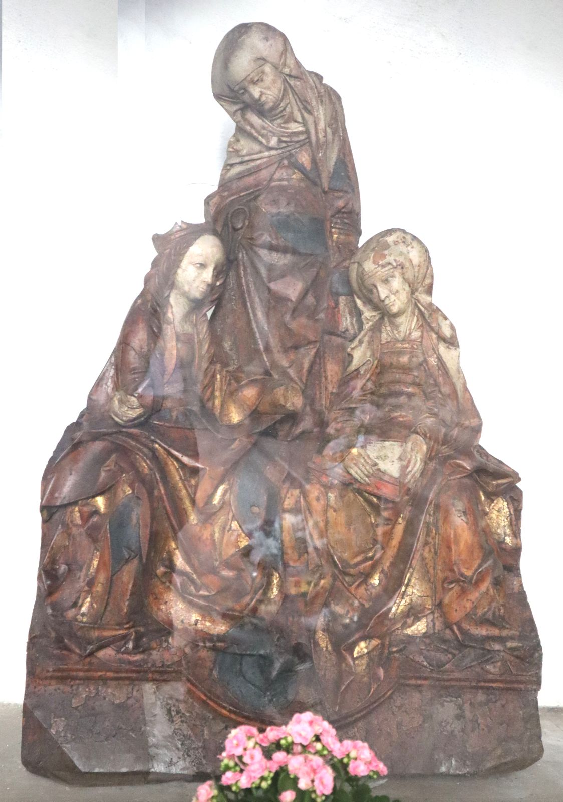 Hildesheimer Benediktmeister: „Emerentia Selbviert”-Statue: Maria, Emerentia und Anna (von links); das dazugehörige Jesuskind ist verloren; um 1520, im Dom in Minden