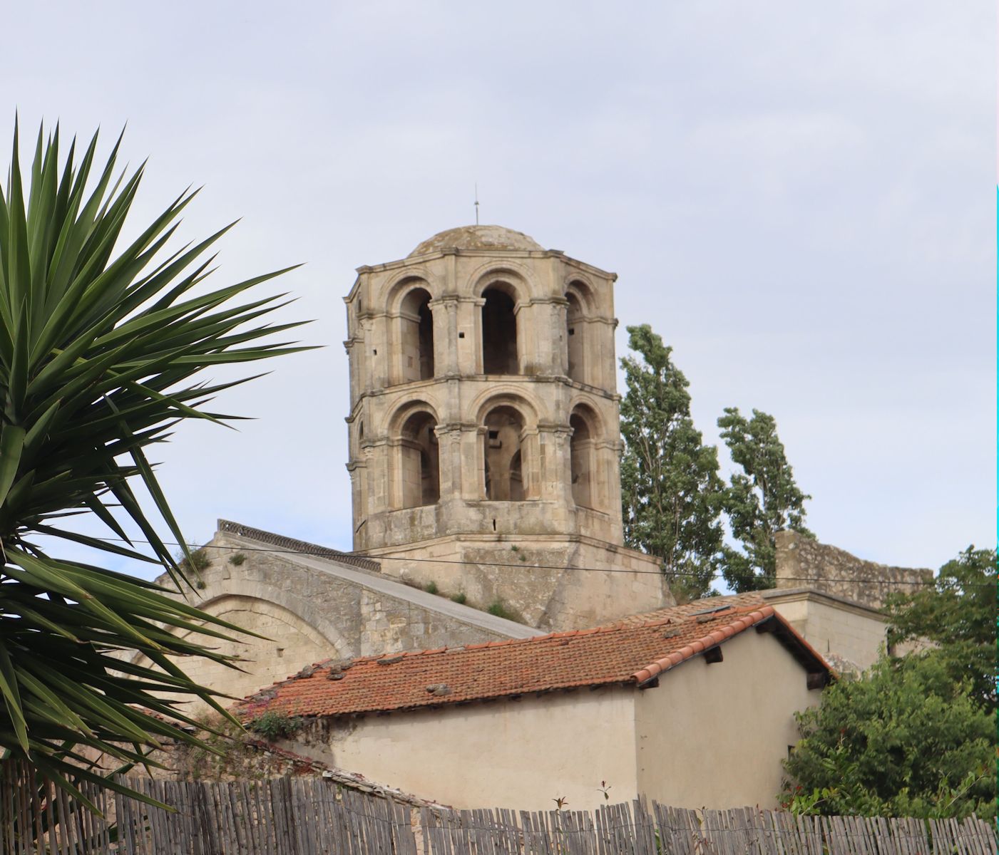 Kirche Saint-Honorat im frühchristlichen Gräberfeld Alyscamps in Arles