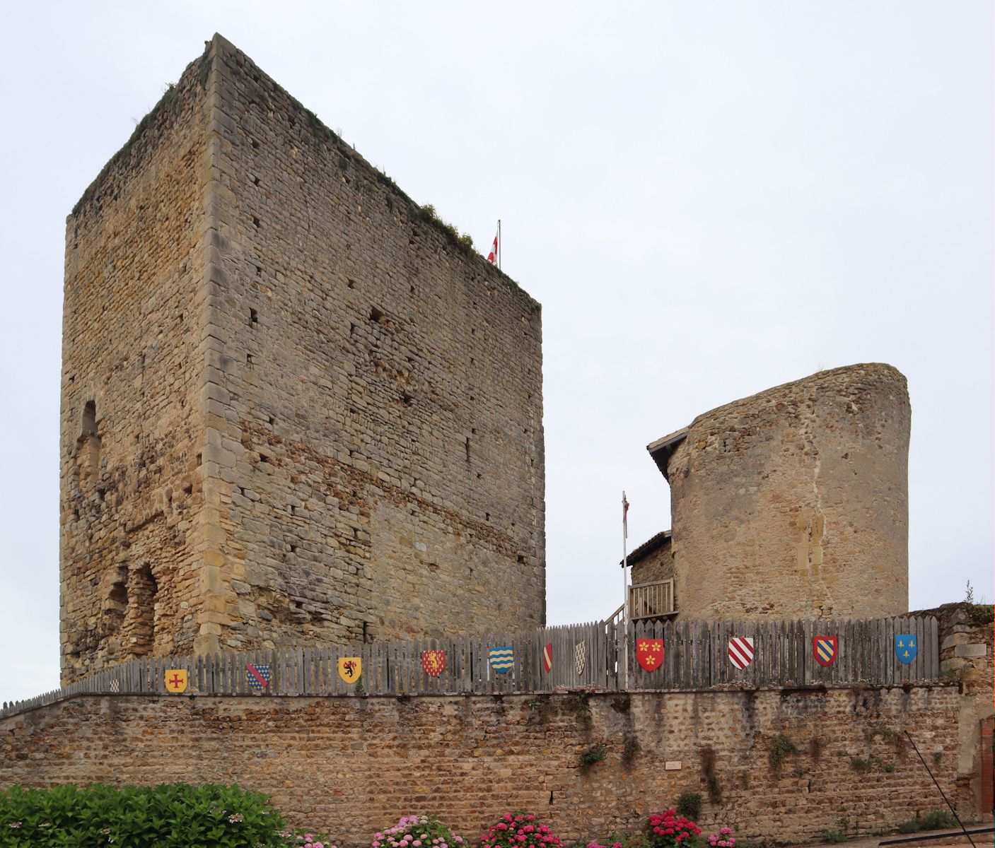 Hugos Geburtsort, die Burg in Semur-en-Brionnais