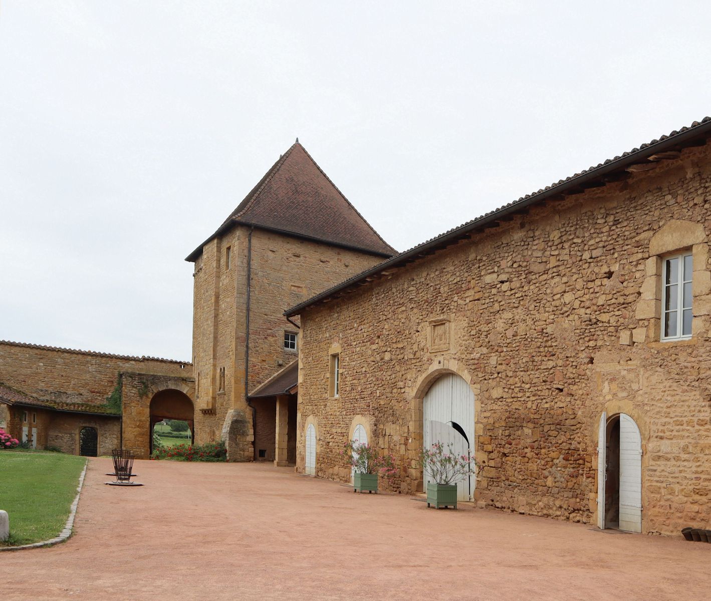 Gebäude des ehemaligen Priorats in Anzy-le-Duc, heute Privatbesitz