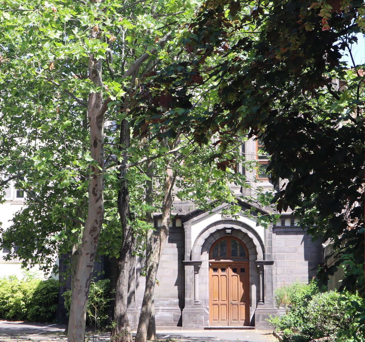 Kirche Saint-Alyre in Clermont-Ferrand, unzugänglich im Schulgelände der Ursulinen