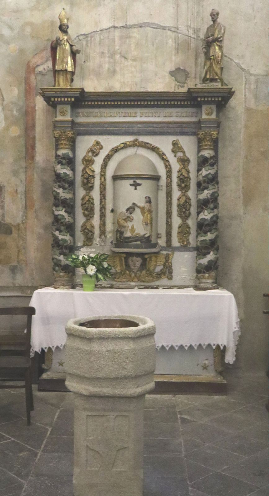 Taufstein in der Pfarrkirche in Billom