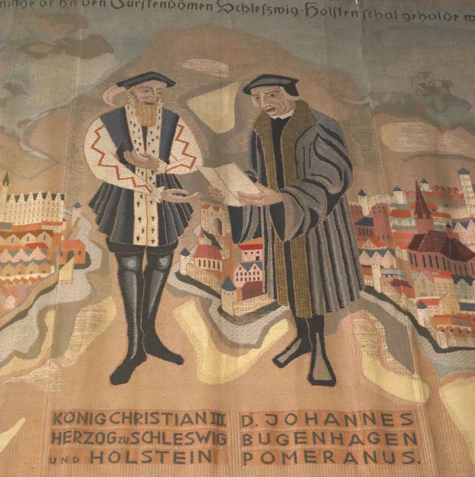 Christian III., König von Dänemark und Norwegen und Herzog von Schleswig, ein eifriger Förderer der Reformation, mit Johannes Bugenhagen, Banner in der Nikolaikirche in Kiel