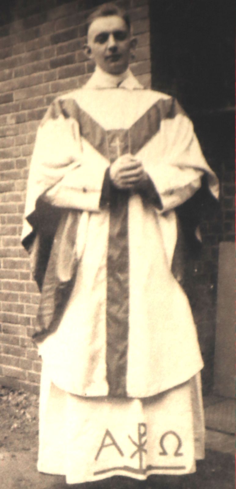 Prassek bei der Feier seiner Primiz, Bild in der Gedenkstätte in der Herz-Jesu-Kirche in Lübeck