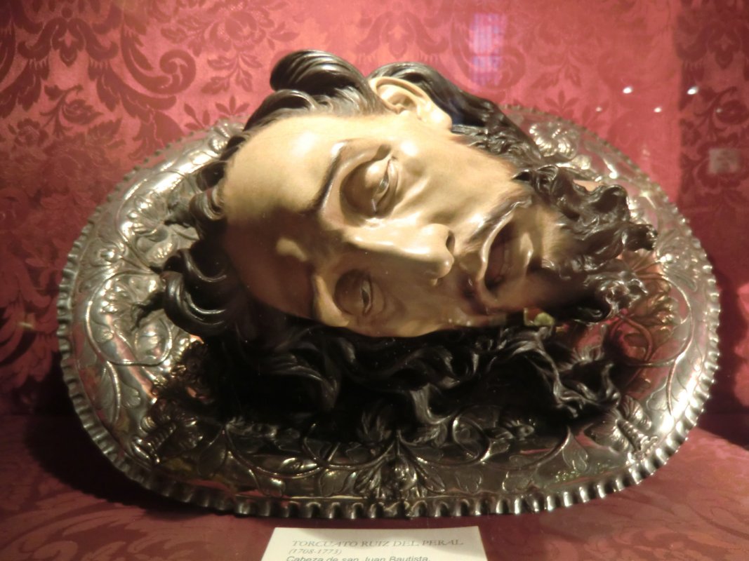 Torcuato Ruiz del Peral: Johannes' Haupt, um 1745, im Museum der der Kathedrale in Granada