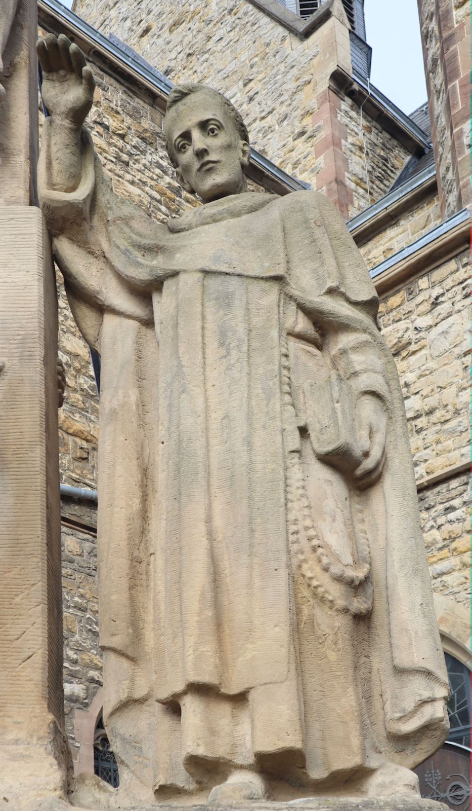 Statue vor dem ehemaligen Kloster der Dominikaner in Warburg bei Höxter