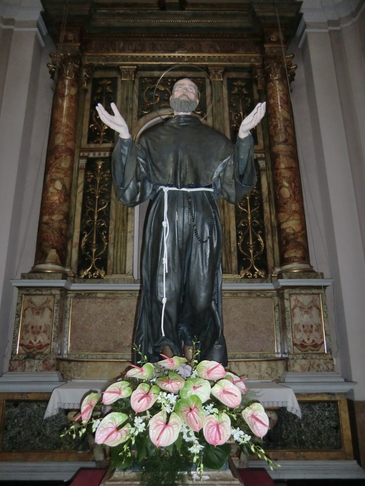 Statue im Santuario in Osimo