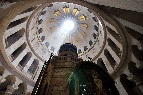 Jesu Grab in der Grabeskirche in Jerusalem, wie es seit der Zeit von Kaiser Konstantin besteht