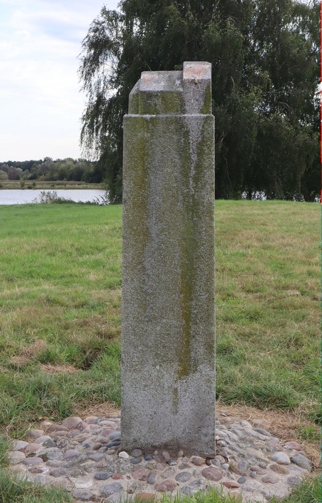 Gedenkstein an der Stelle der einstigen Siedlung Liubice / Alt Lübeck