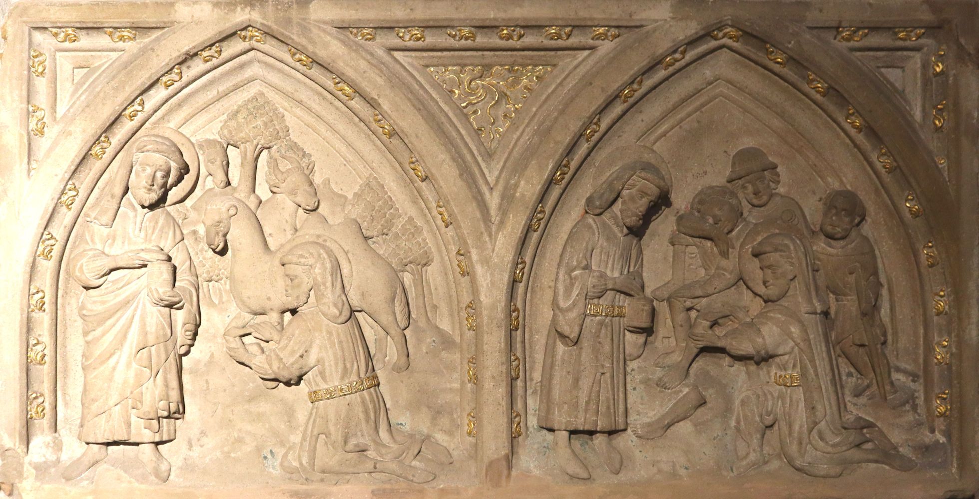 Relief: Kosmas und Damian heilen das Bein eines Kamels (links) und das eines Mannes, um 1400, im Dom in Bremen