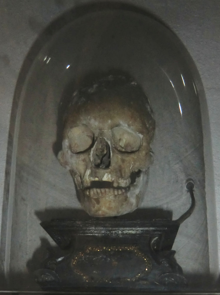Lazarus' Kopfreliquie in der Krypta der Kirche des ehemaligen Klosters in Andlau