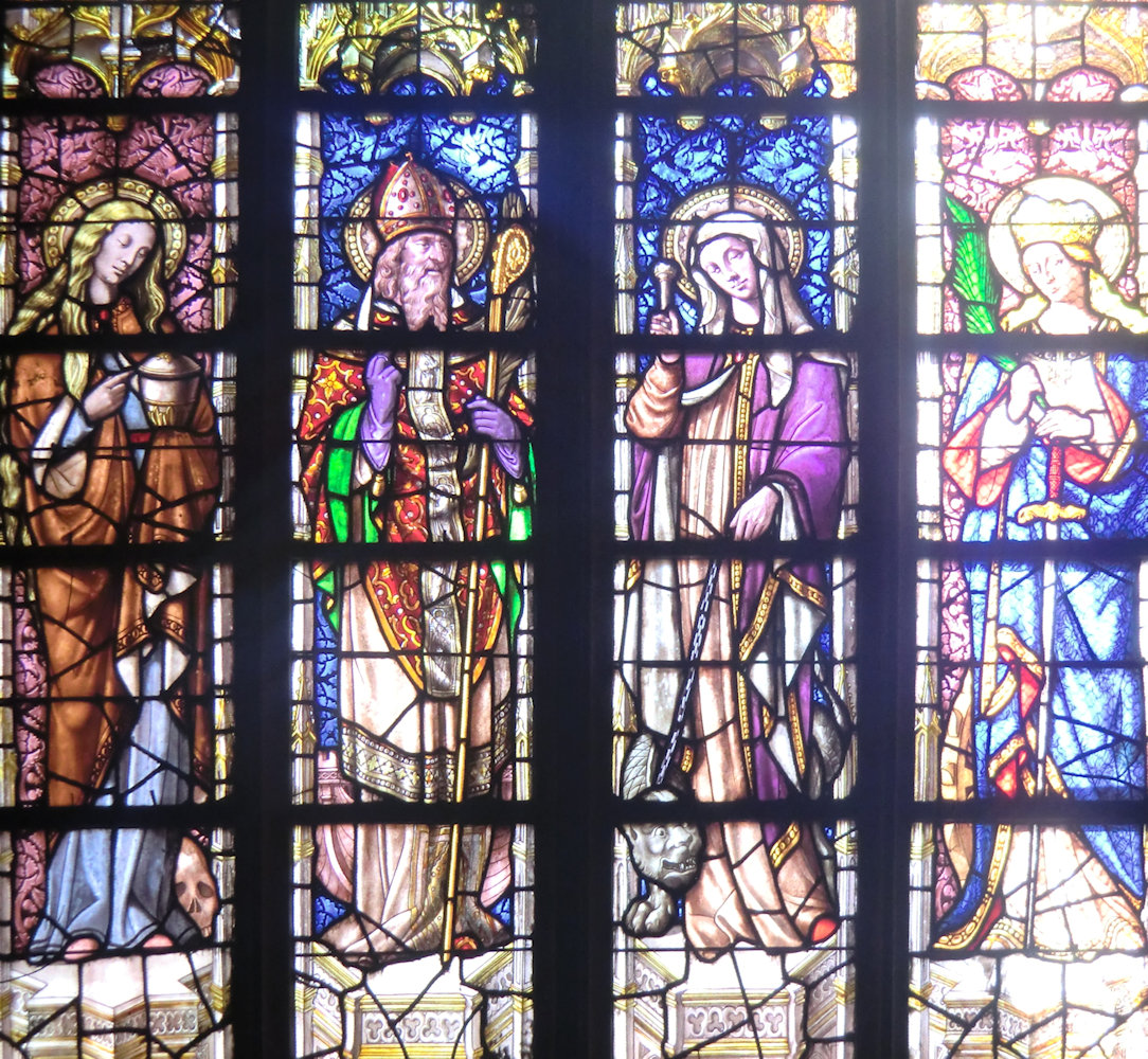 Glasfenster mit (von links nach rechts:) Maria Magdalena, Lazarus, Martha von Betanien und Katharina von Alexandria, 19. Jahrhundert, in der Kathedrale in Aix