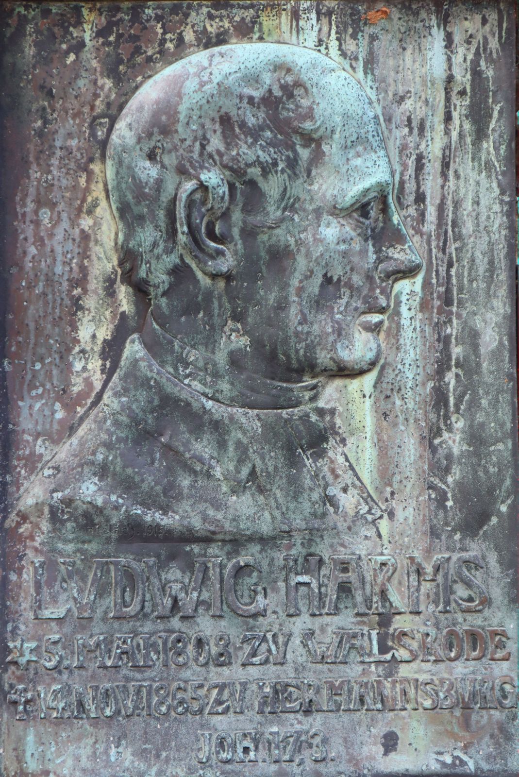 Bronzerelief im Gedenkstein an der Stadtkirche in Walsrode