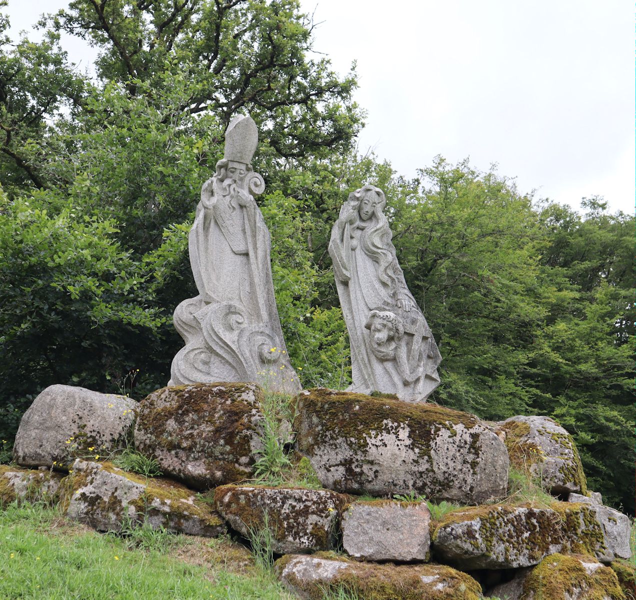 Stéphane Dupaquier und François Ruillot: Denkmal für Magnentia (rechts) und Bischof Germanus von Auxerre, 2009