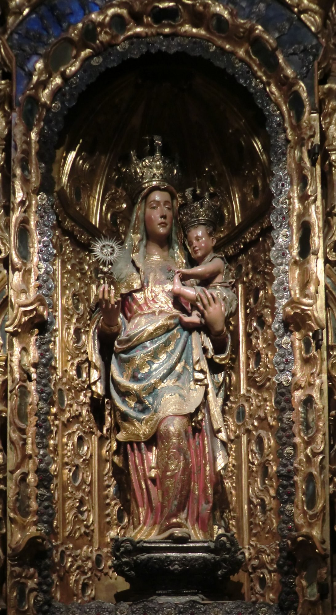 Statue: Maria, Jungfrau vom Stern, um 1566, in der Kathedrale in Sevilla