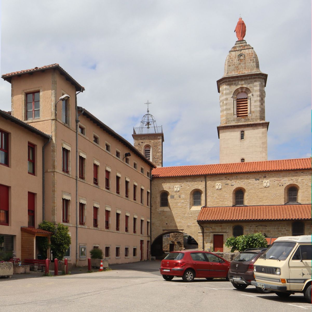 ehemaliges Pensionat der Dominikanerinnen und Kapelle Notre-Dame in Pradelles