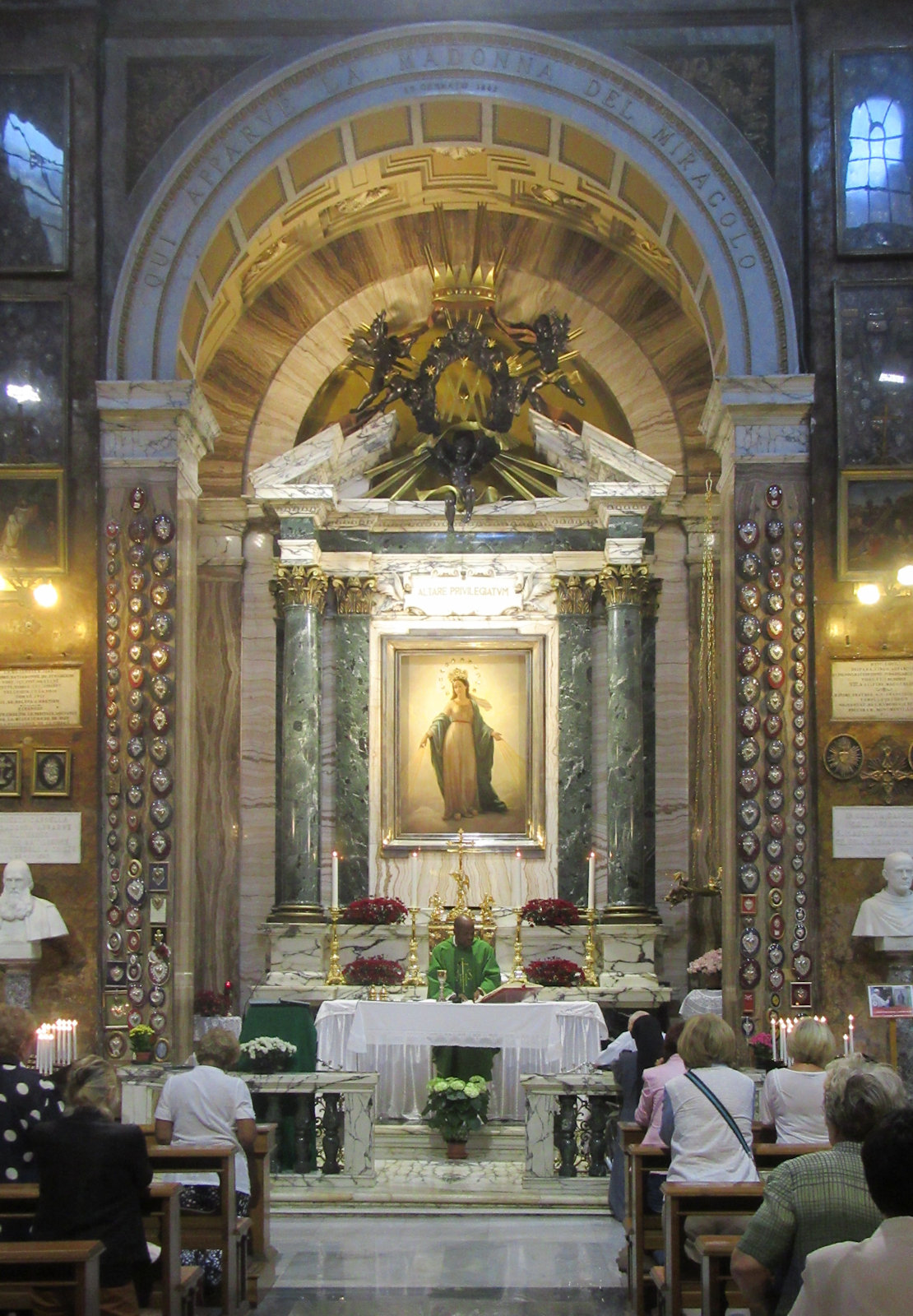 Altar in der Kirche Sant'Andrea delle Fratte