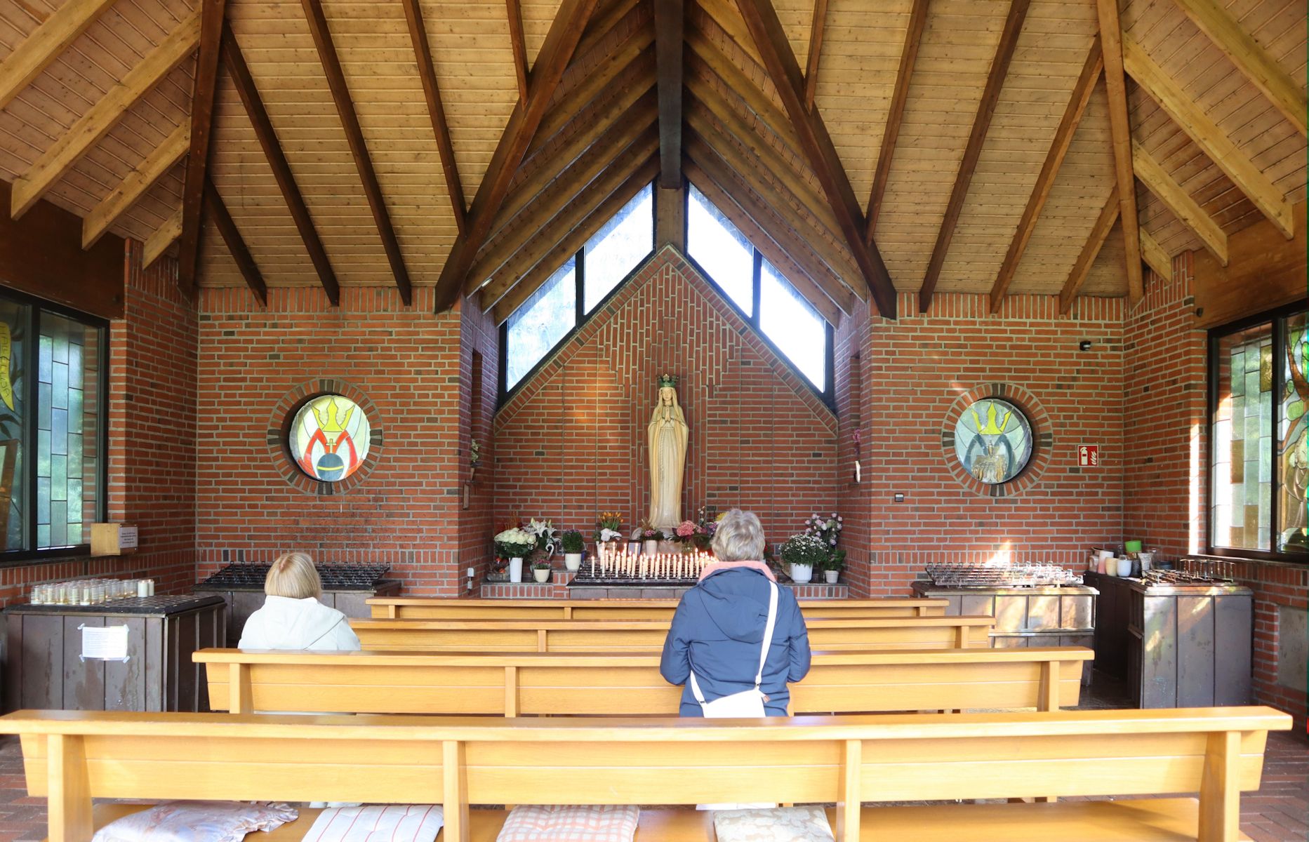 Kapelle am Erscheinungsort hinter der Petruskirche in Heede