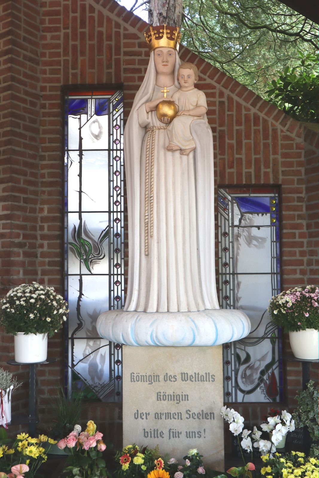 Gnadenstatue in der zweiten Erscheinungsort hinter der Petruskirche in Heede